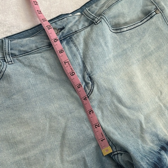 Judy Blue Women's Mid Rise Funky Hippie Destroyed Hem Stretch Jean Shorts 1X - Picture 5 of 7